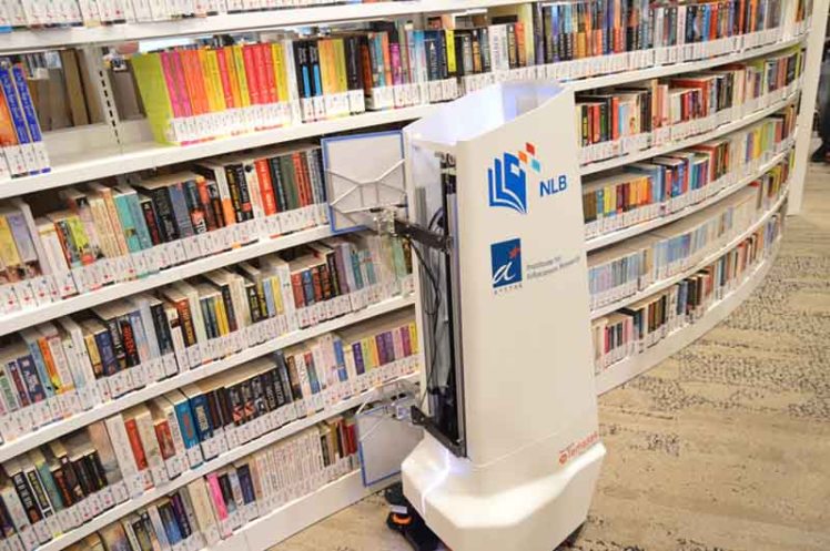 pasir-ris-library-robot